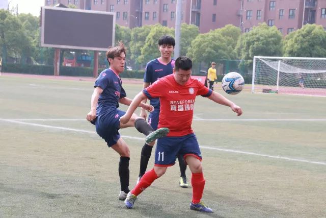 戈登发布会推迟引发记者不满，多人提前离场